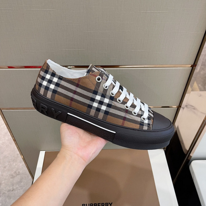 burber*y sneakers b000011