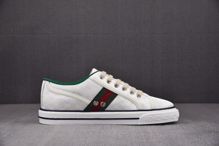 G*u*i* trainer sneaker95