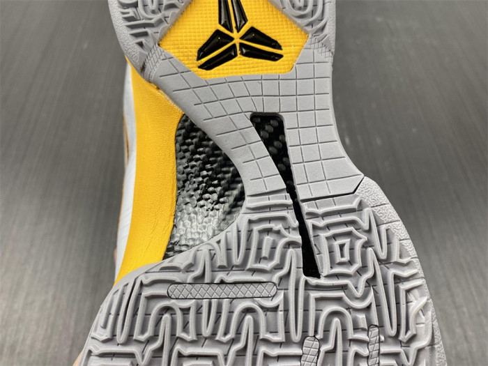 nike zoom kobe 5 white black yellow 386430-104