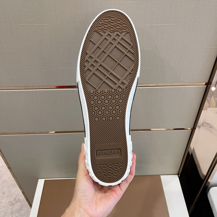 burber*y sneakers b000015