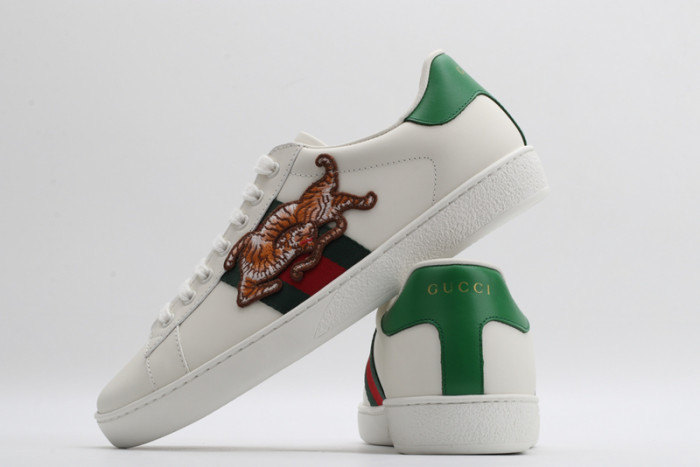 G*u*i* trainer sneaker61