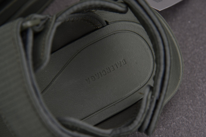 balenciag* sandal 40